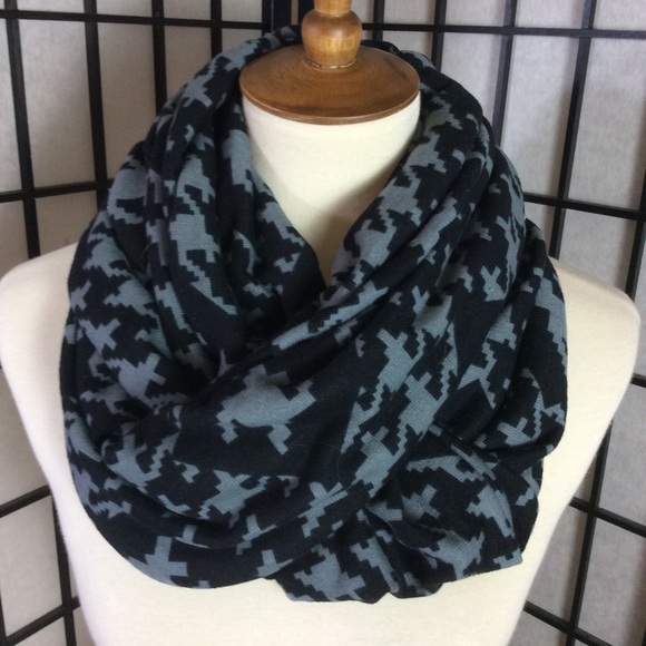 Black & Gray Infinity Scarf Hidden Zipper Pocket! - Picture 4 of 7
